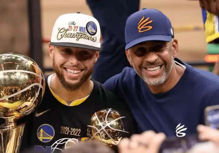 库爹：库里可以打到40-41岁 还想再夺一冠 退役话题为时尚早