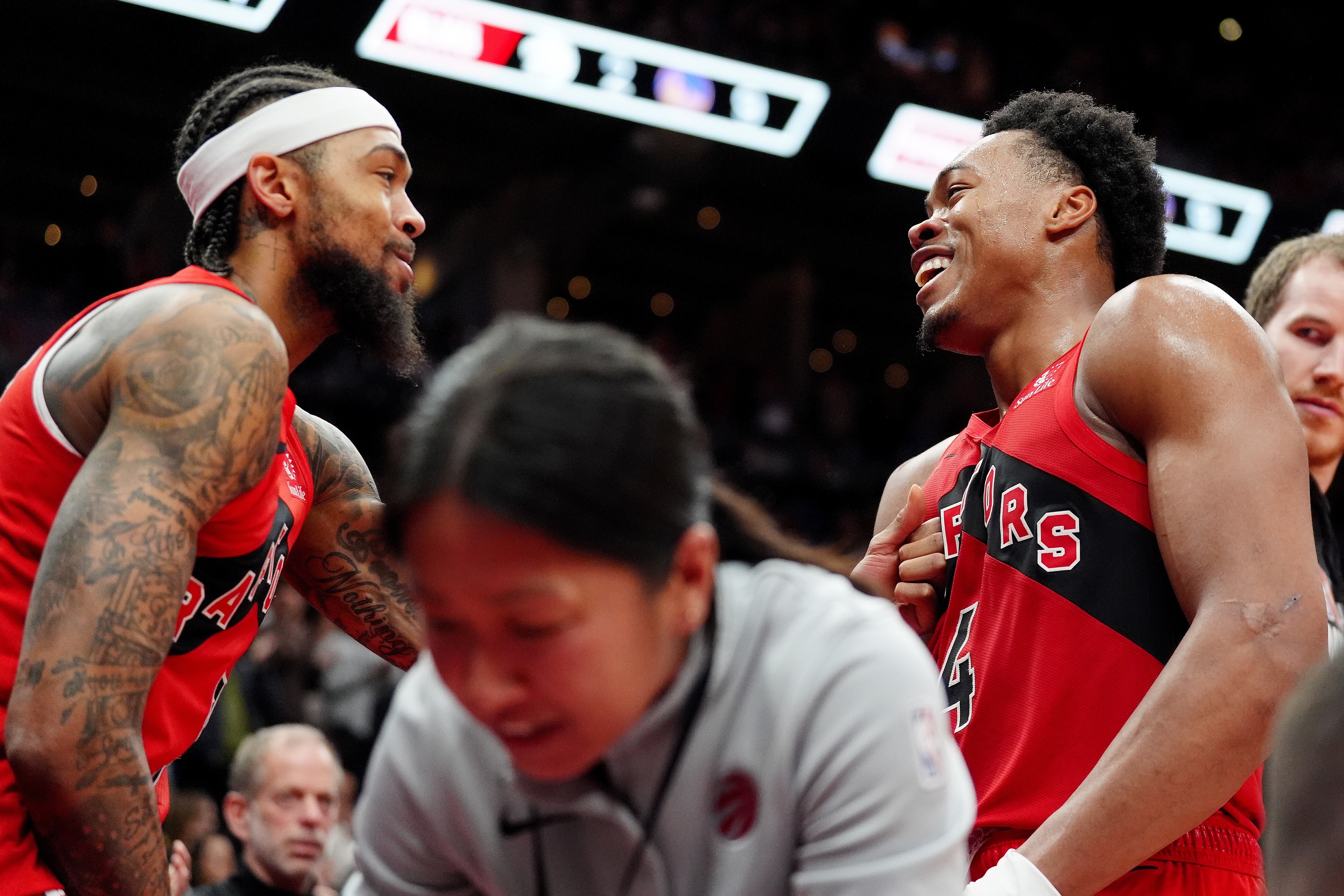 开云体育-莺歌：巴恩斯的防守表现其他人做不到 他封盖杰伦·格林太疯狂了