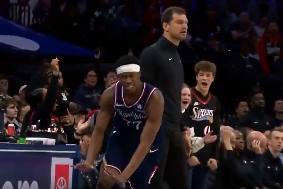 开云-大心脏！埃奇库姆读秒后仰中投压哨命中 几乎杀死比赛！